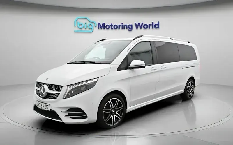 Used Mercedes V300 AMG line 237 HP (174 kW) 2023 White MPV