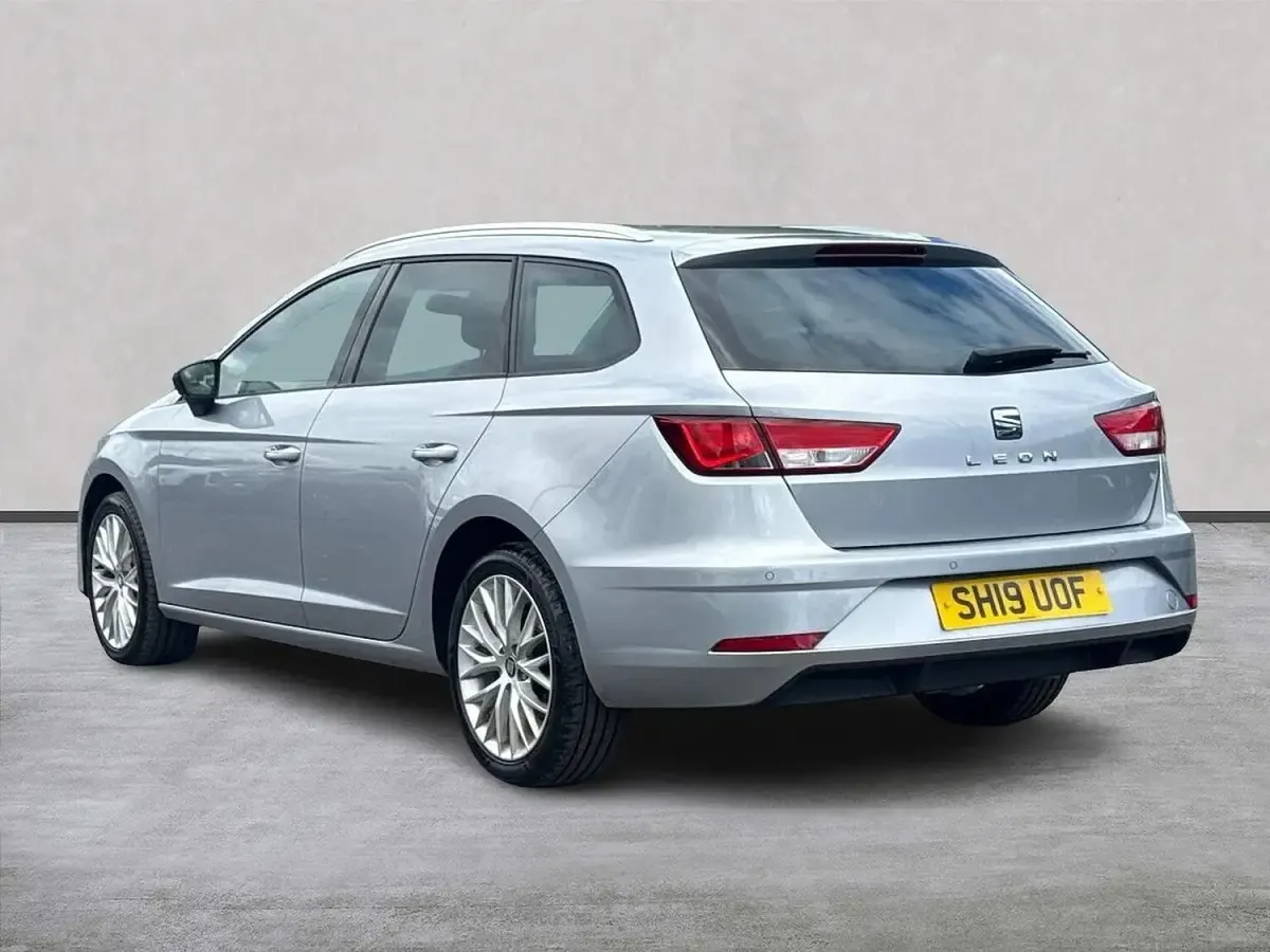 Used Seat Leon ST SE Dynamic 115 HP (84 kW) 2019 Silver Estate