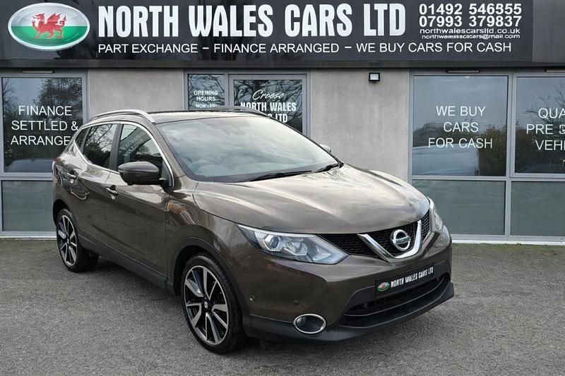 Used Nissan Qashqai Tekna 110 HP (80 kW) 2015 Beige SUV