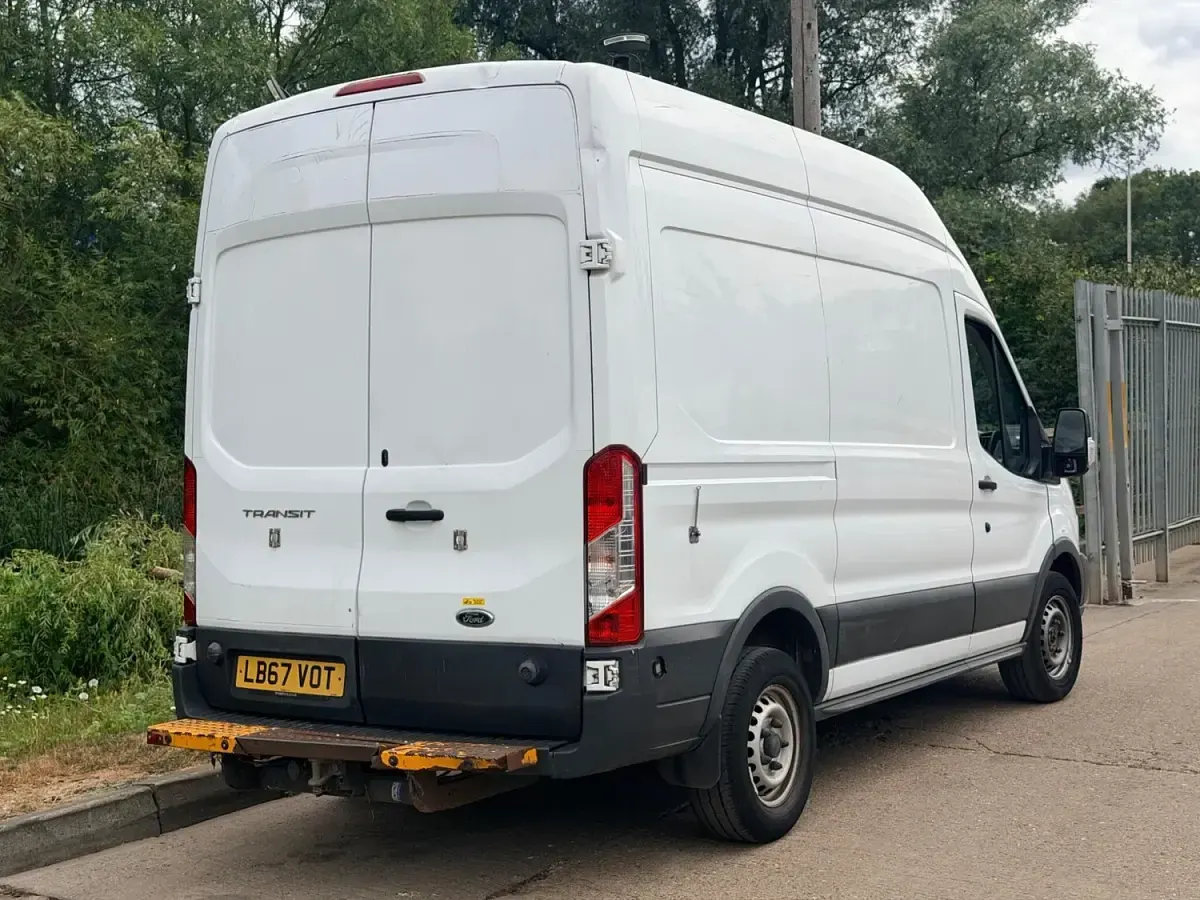 Used Ford Transit 130 HP (95 kW) 2018 White Van