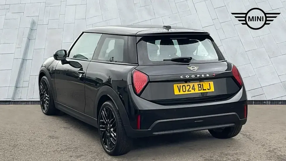 Used Mini Cooper S Hatch 201 HP (147 kW) 2024 Black Hatchback