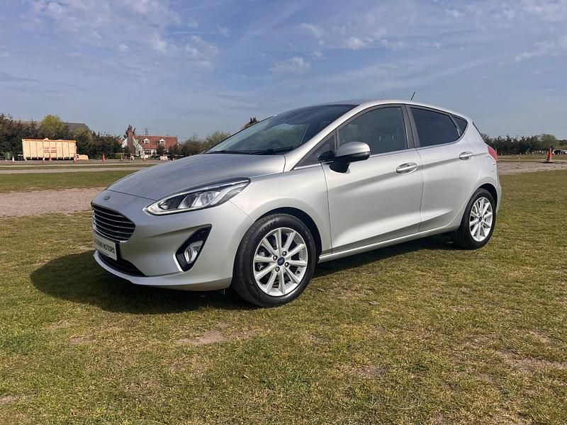Second-hand Ford Fiesta Titanium 125 CP (91 kW) 2021 Argintiu Hatchback