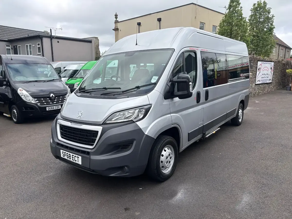 Used Peugeot Boxer 130 HP (95 kW) 2018 Silver Van