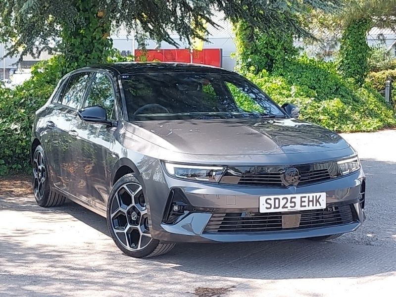 Two coat metallic vulcan grey New 2025 Vauxhall Astra Ultimate Hatchback | £26,998 (A bit pricey) - Image 1/4