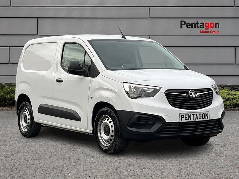 Jade white New 2025 Vauxhall Combo MPV | £12,995 (Good price) - Image 1/4