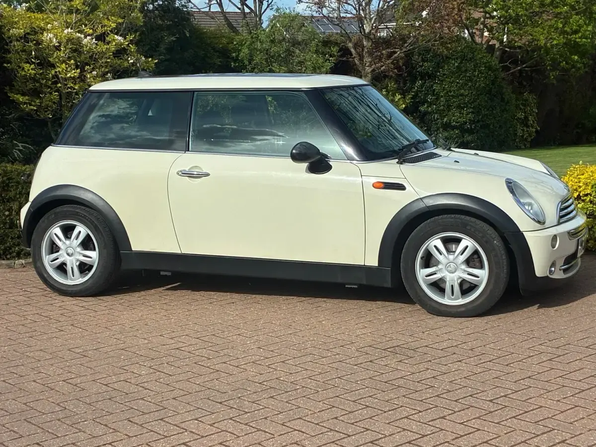 Used Mini ONE Hatch 90 HP (66 kW) 2006 White Hatchback