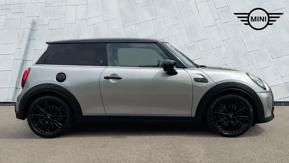 Used Mini Cooper S Exclusive 176 HP (129 kW) 2023 Silver Hatchback