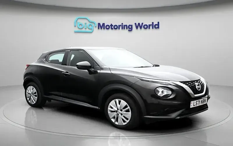 Używany Nissan Juke Acenta 114 KM (83 kW) 2022 Czarny SUV