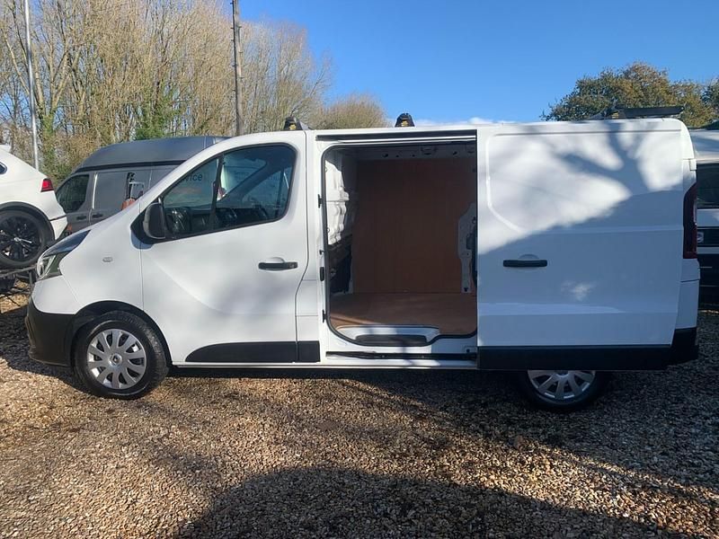 Used Renault Trafic Business 120 HP (88 kW) 2021 White MPV