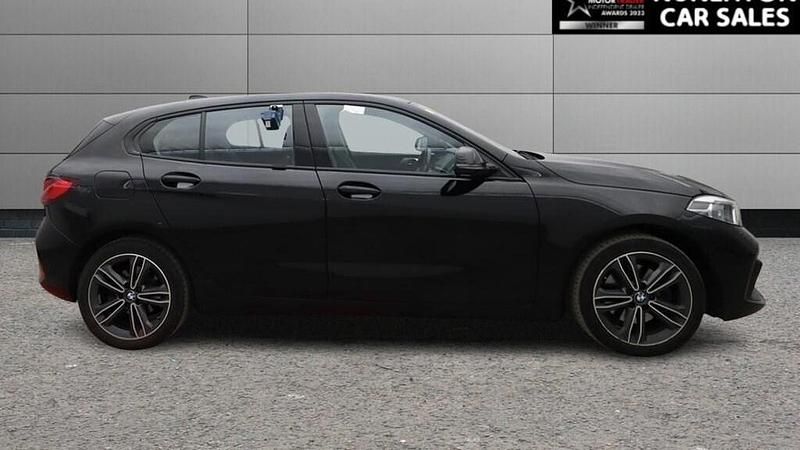 Used BMW 118 Sport Line 2022 Black Hatchback