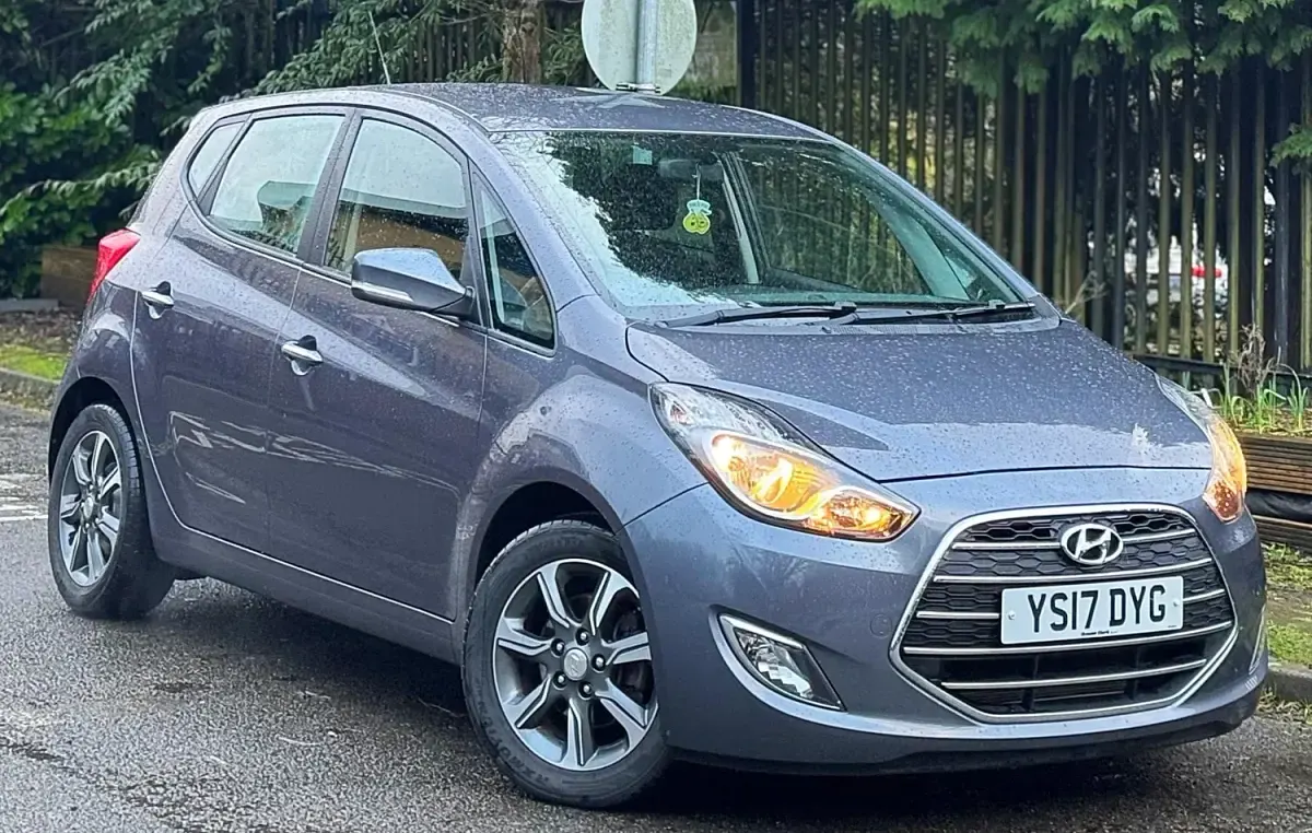 Usado Hyundai ix20 SE 125 CV (91 kW) 2017 Gris Utilitario