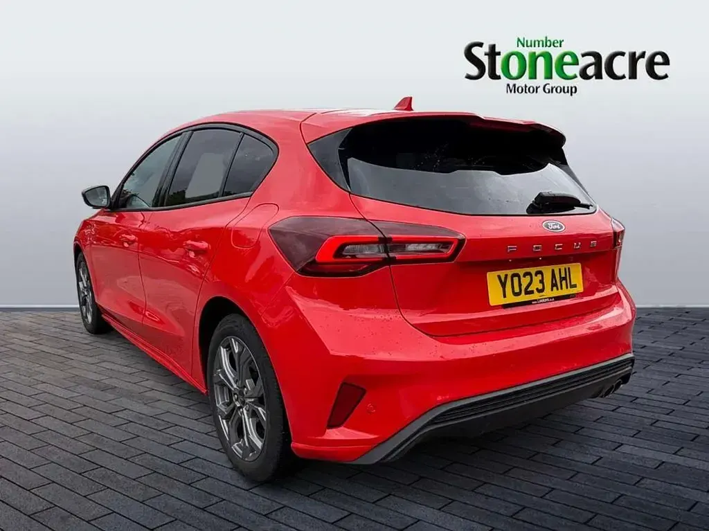 Used Ford Focus ST-Line 125 HP (91 kW) 2023 Red Hatchback