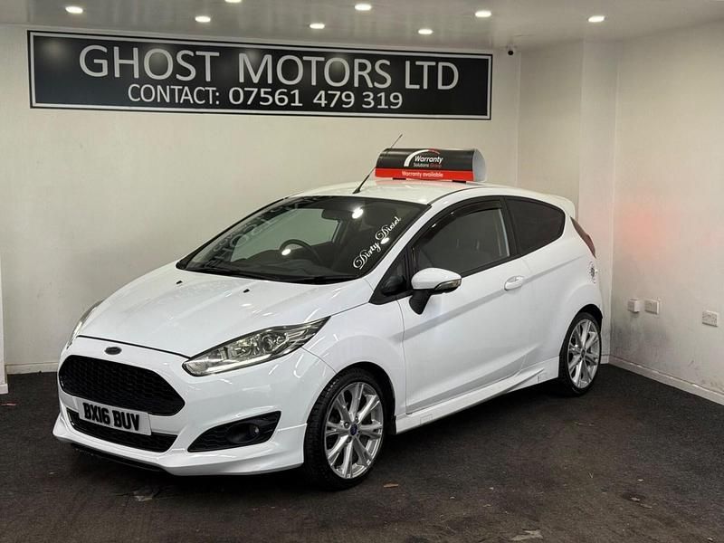 Used Ford Fiesta Zetec 95 HP (69 kW) 2016 White Hatchback