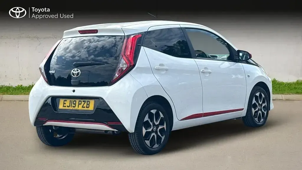 Used Toyota Aygo Trend 72 HP (52 kW) 2019 White Hatchback