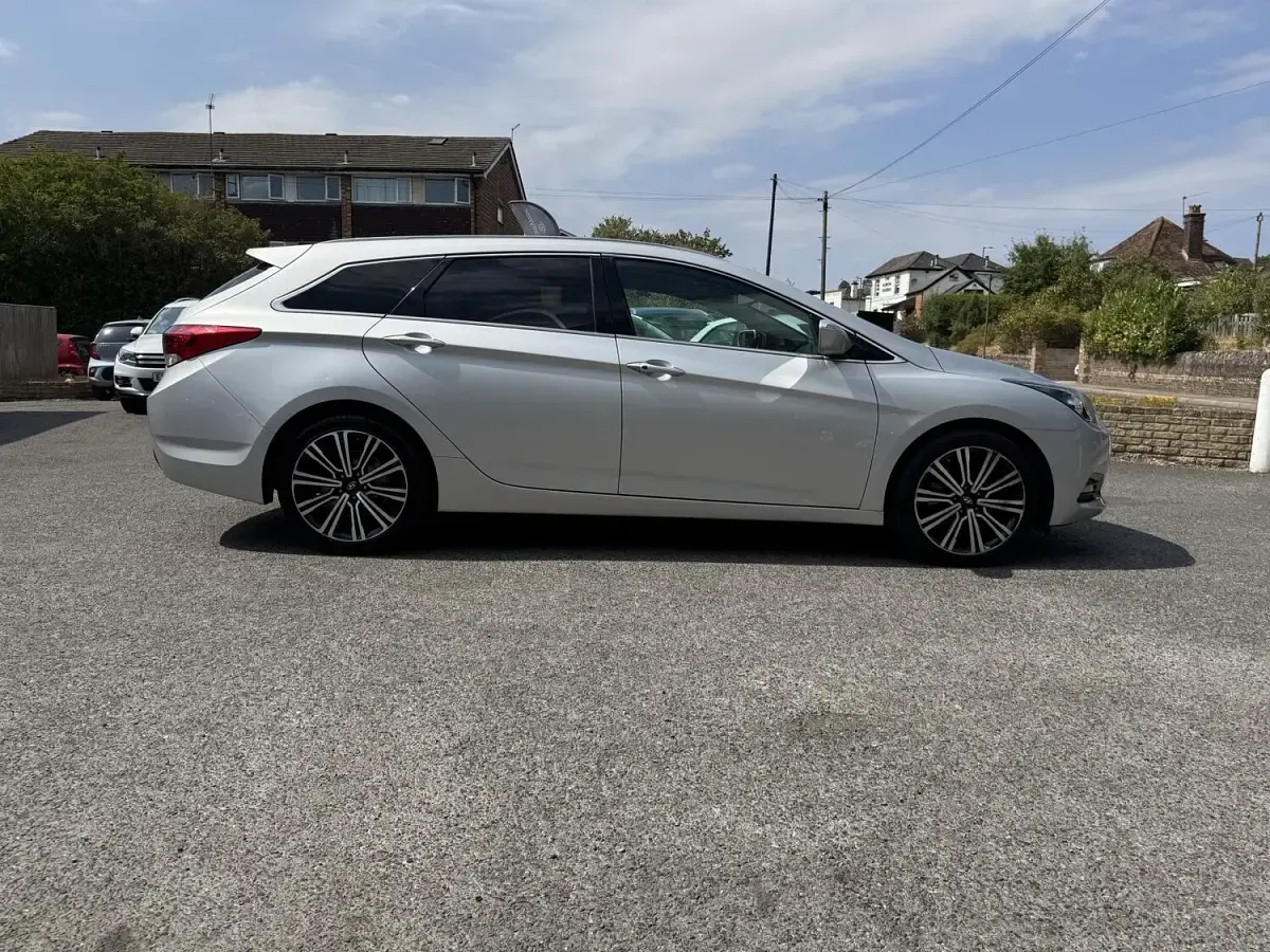 Used Hyundai i40 Premium 139 HP (102 kW) 2015 Silver Estate