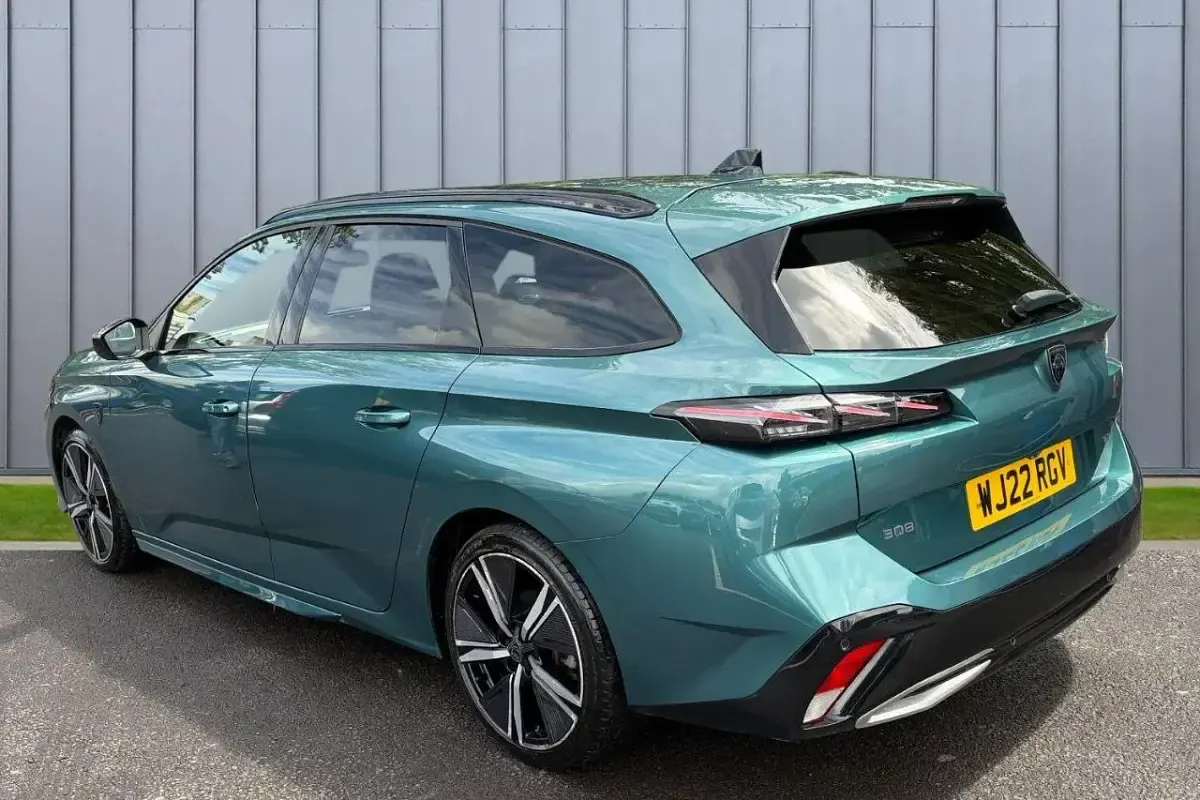 Used Peugeot 308 SW GT 129 HP (94 kW) 2022 Blue Estate