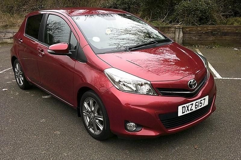 Used Toyota Yaris Multidrive S 99 HP (72 kW) 2013 Red Hatchback