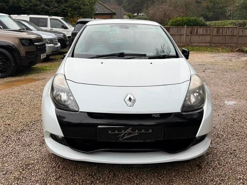 Used Renault Clio II 200 HP (147 kW) 2011 White Hatchback