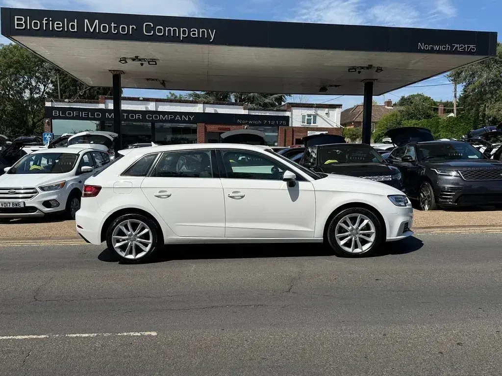 Used Audi A3 Sport 150 HP (110 kW) 2017 White Hatchback