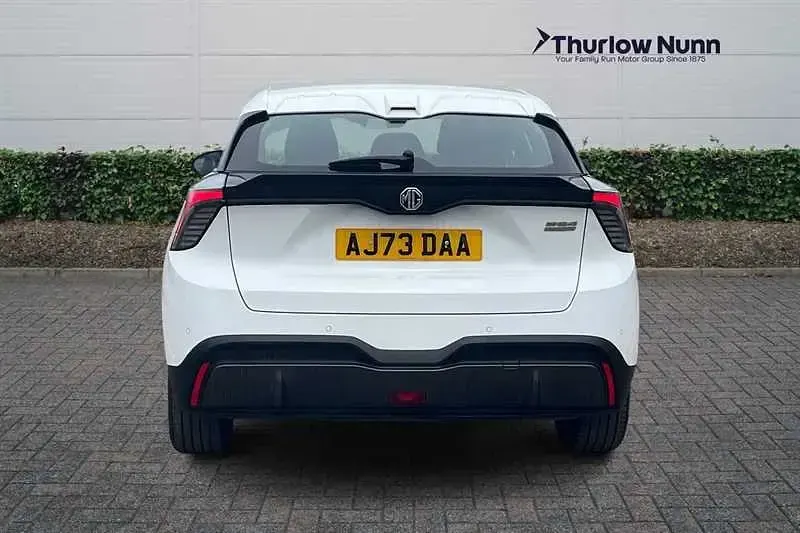 Used MG MG4 EV SE 2023 White Hatchback
