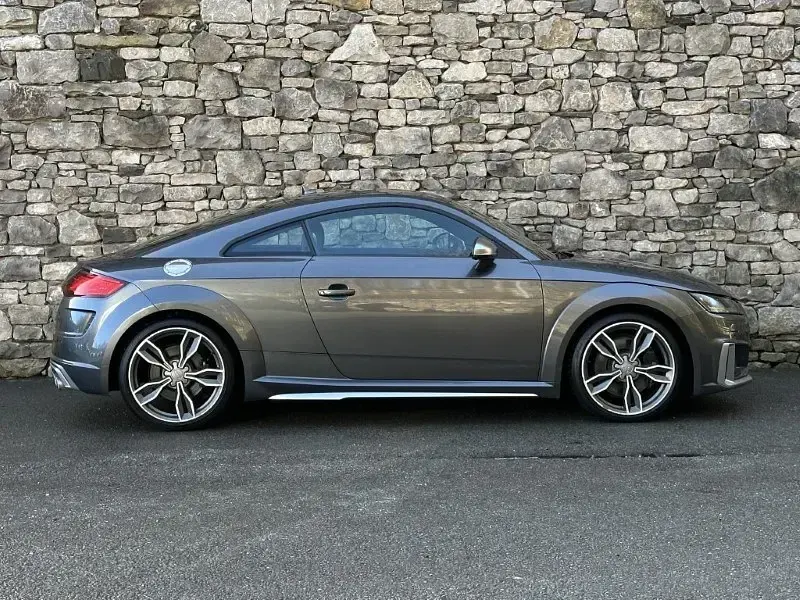 Begagnad Audi TTS Design 305 HK (224 kW) 2019 Grå Sportkupé