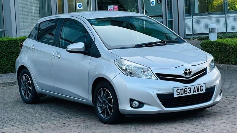 Silver Used 2013 Toyota Yaris Edition Hatchback | £5,190 (Fair price) - Image 1/4