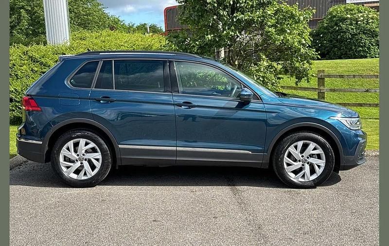 Used VW Tiguan Life 150 HP (110 kW) 2023 Blue SUV