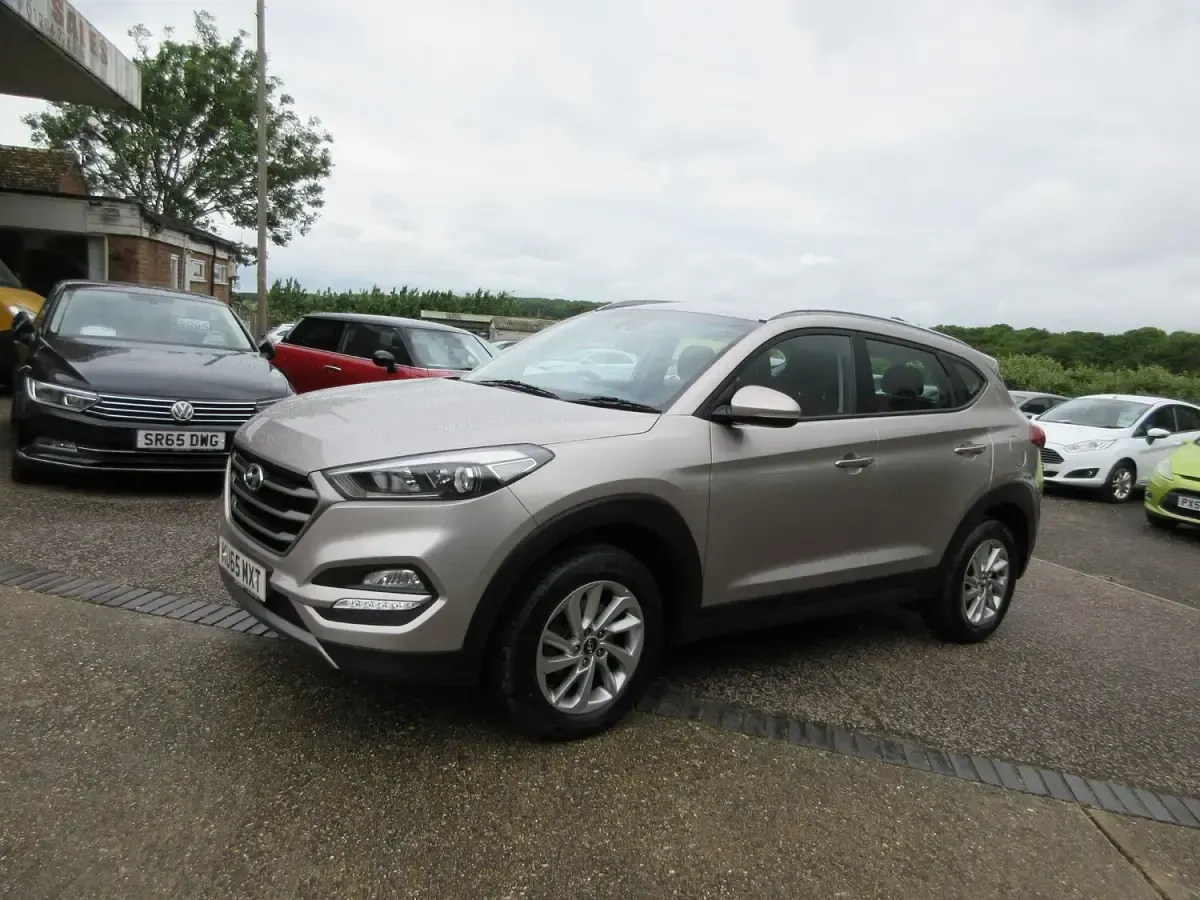 Used Hyundai Tucson SE 116 HP (85 kW) 2015 Beige SUV