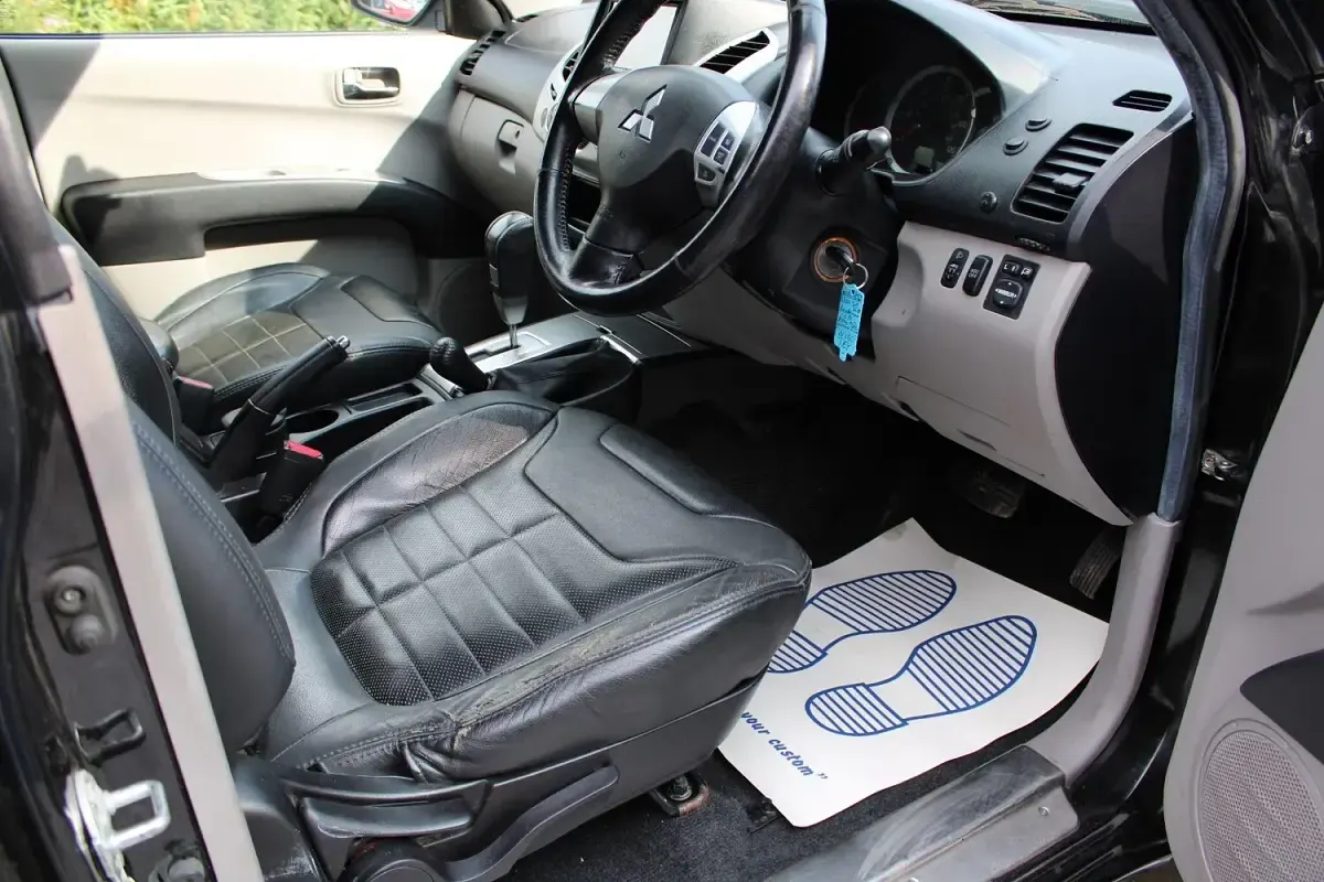Used Mitsubishi L200 176 HP (129 kW) 2010 Black Pickup