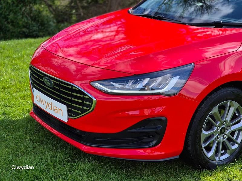 Used Ford Focus Titanium 125 HP (91 kW) 2023 Red Hatchback