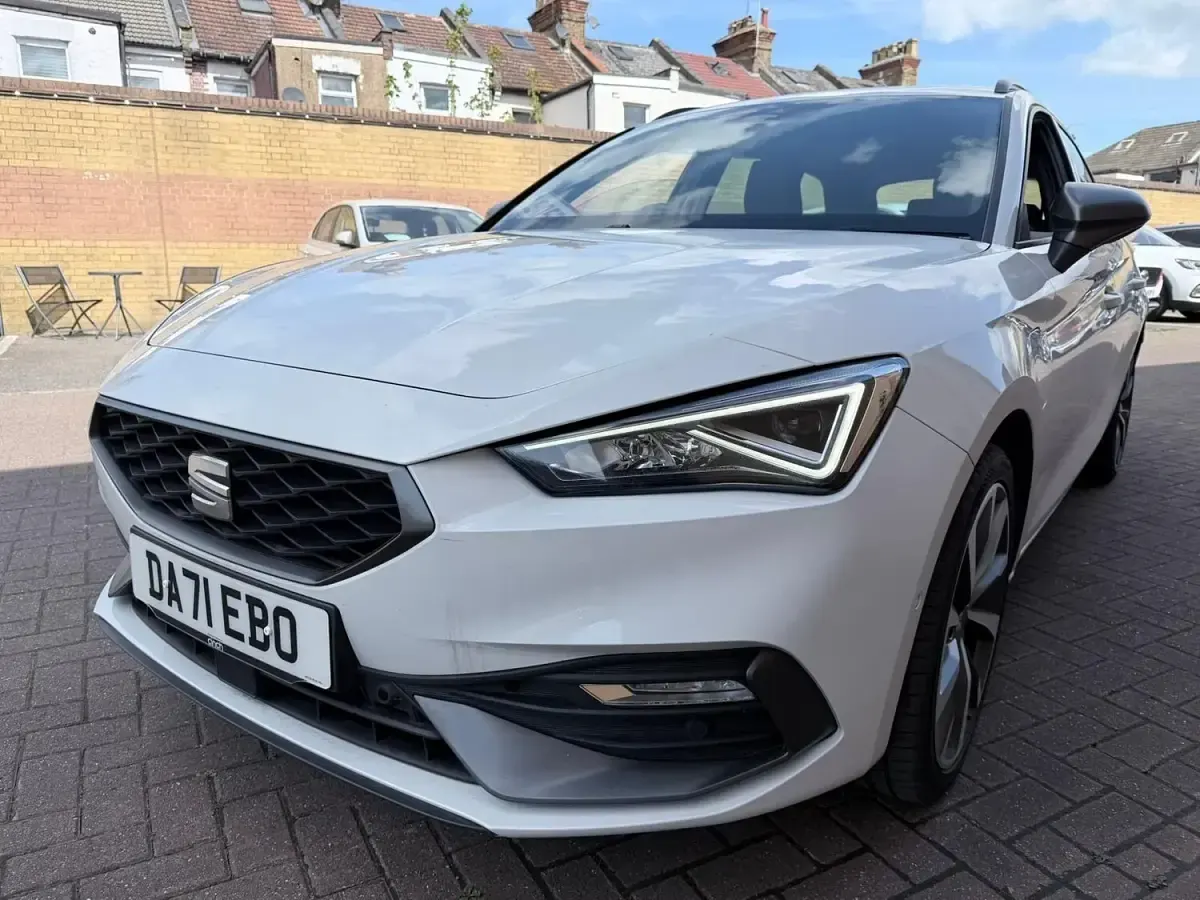 Used Seat Leon FR Sport 204 HP (150 kW) 2021 White Estate