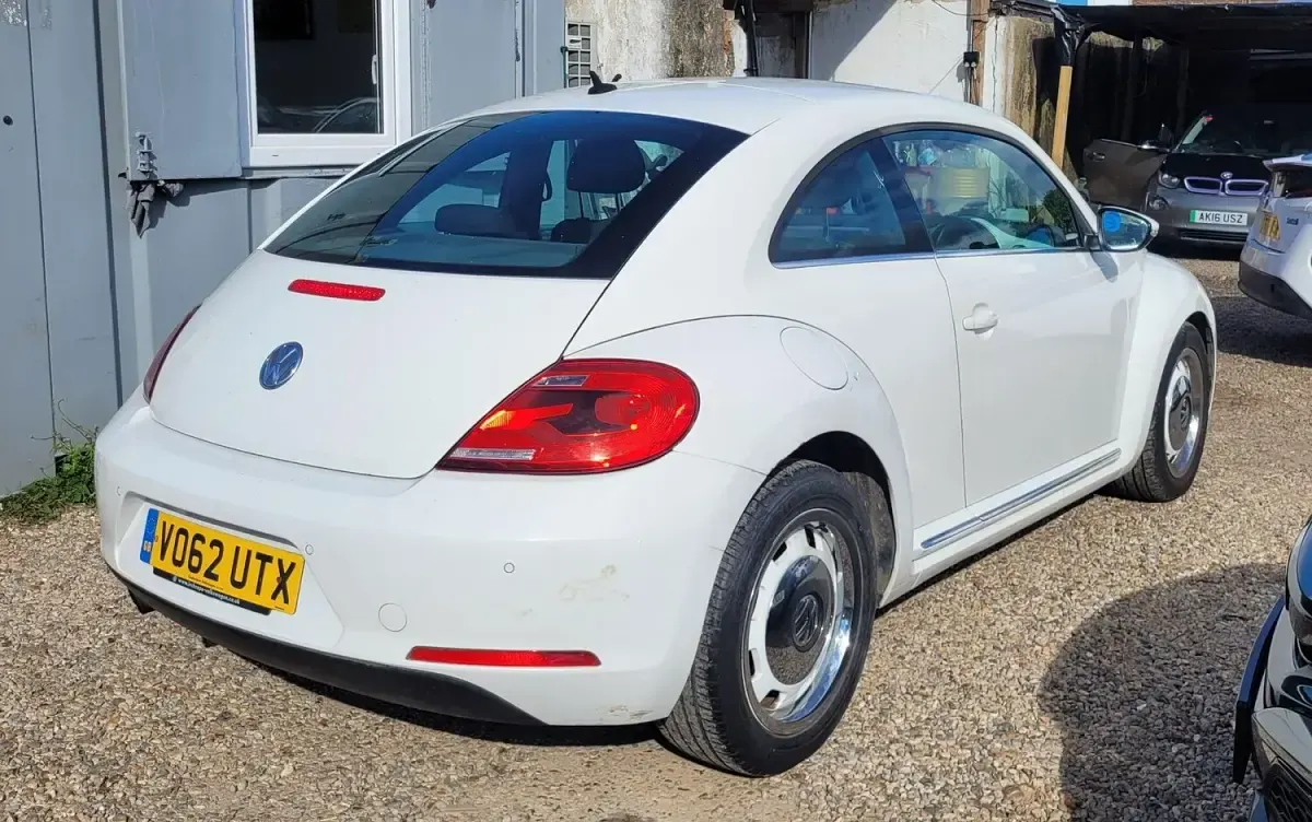Used VW Beetle Design 105 HP (77 kW) 2012 White Hatchback