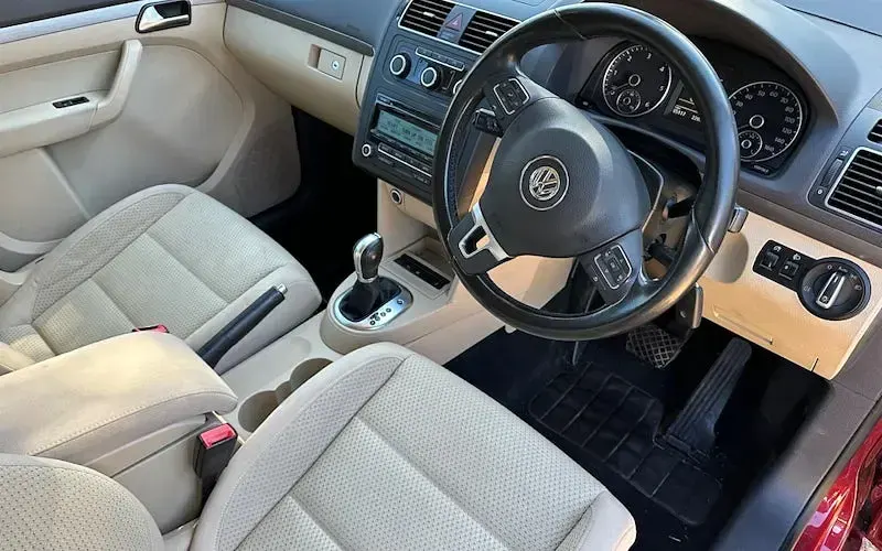 Used VW Touran SE 105 HP (77 kW) 2013 MPV