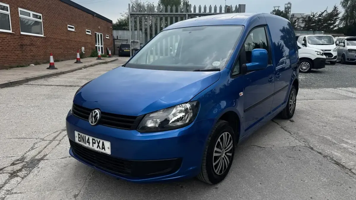 Usado VW Caddy Trendline 102 HP (75 kW) 2014 Azul Monovolume
