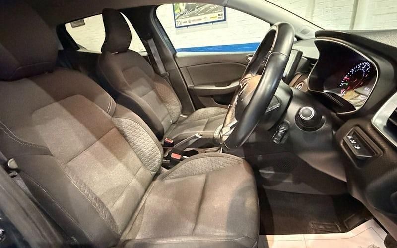 Used Renault Clio V Iconic 101 HP (74 kW) 2020 Hatchback