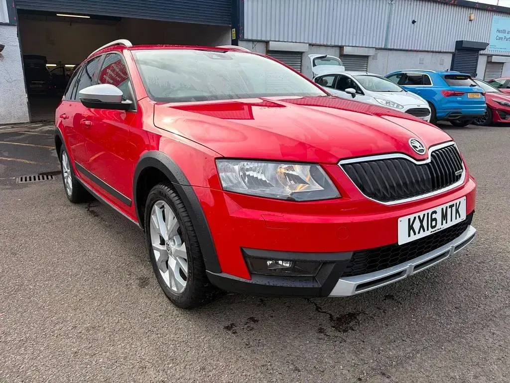 Used Skoda Octavia Scout 4x4 184 HP (135 kW) 2016 Red Estate