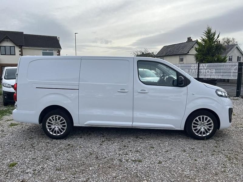 Used Vauxhall Vivaro S 100 HP (73 kW) 2023 White MPV