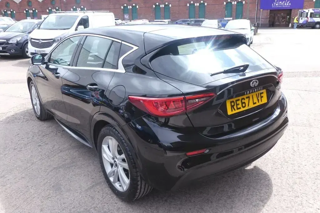 Used Infiniti Q30 109 HP (80 kW) 2017 Black Hatchback