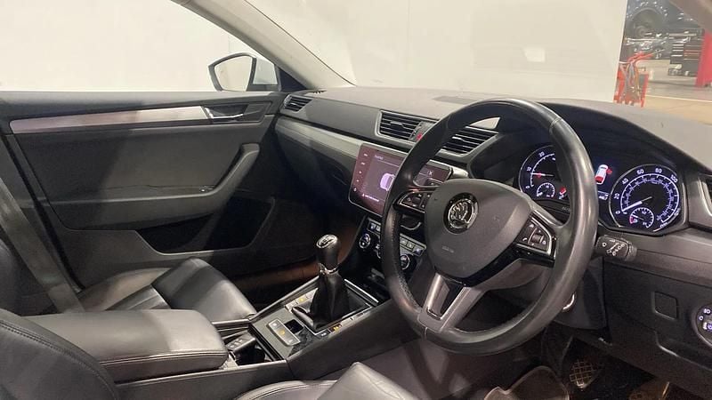 Used Skoda Superb SE L Executive 150 HP (110 kW) 2018 White Estate