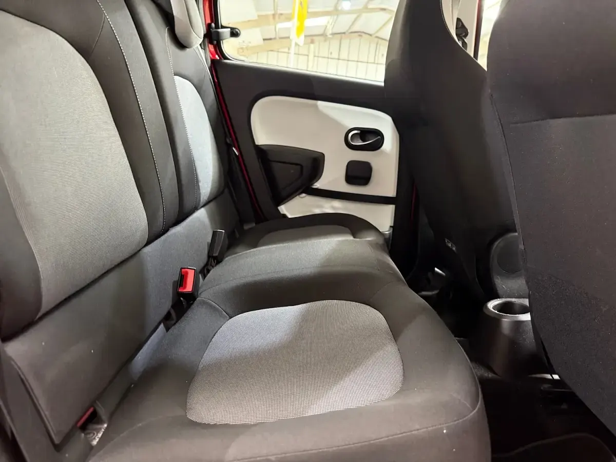 Used Renault Twingo Dynamique 90 HP (66 kW) 2016 Red Hatchback