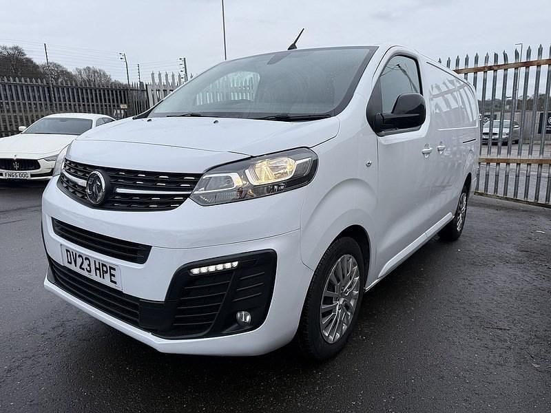 Used Vauxhall Vivaro 100 HP (73 kW) 2023 White MPV