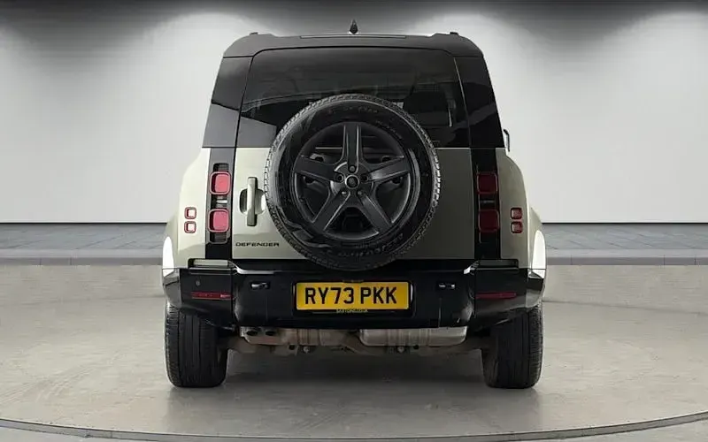 Used Land Rover Defender HSE Dynamic 300 HP (220 kW) 2024 Pangea green SUV