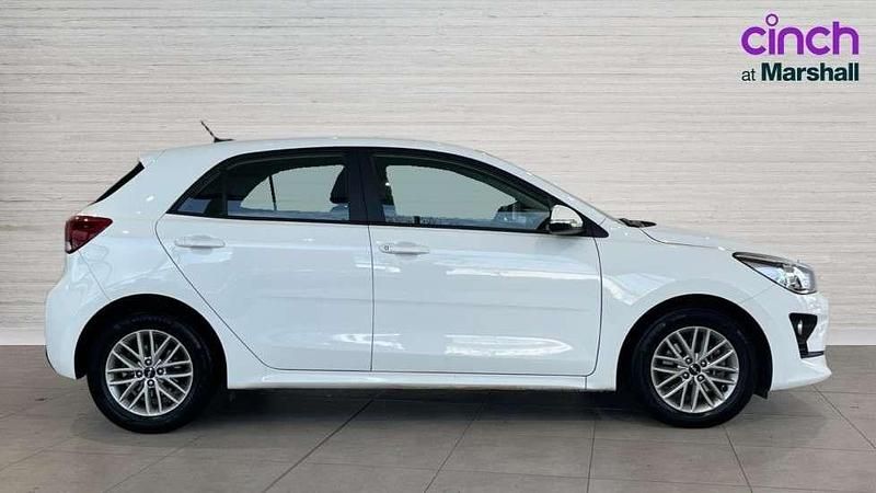 Begagnad Kia Rio 83 HK (61 kW) 2023 Vit Halvkombi