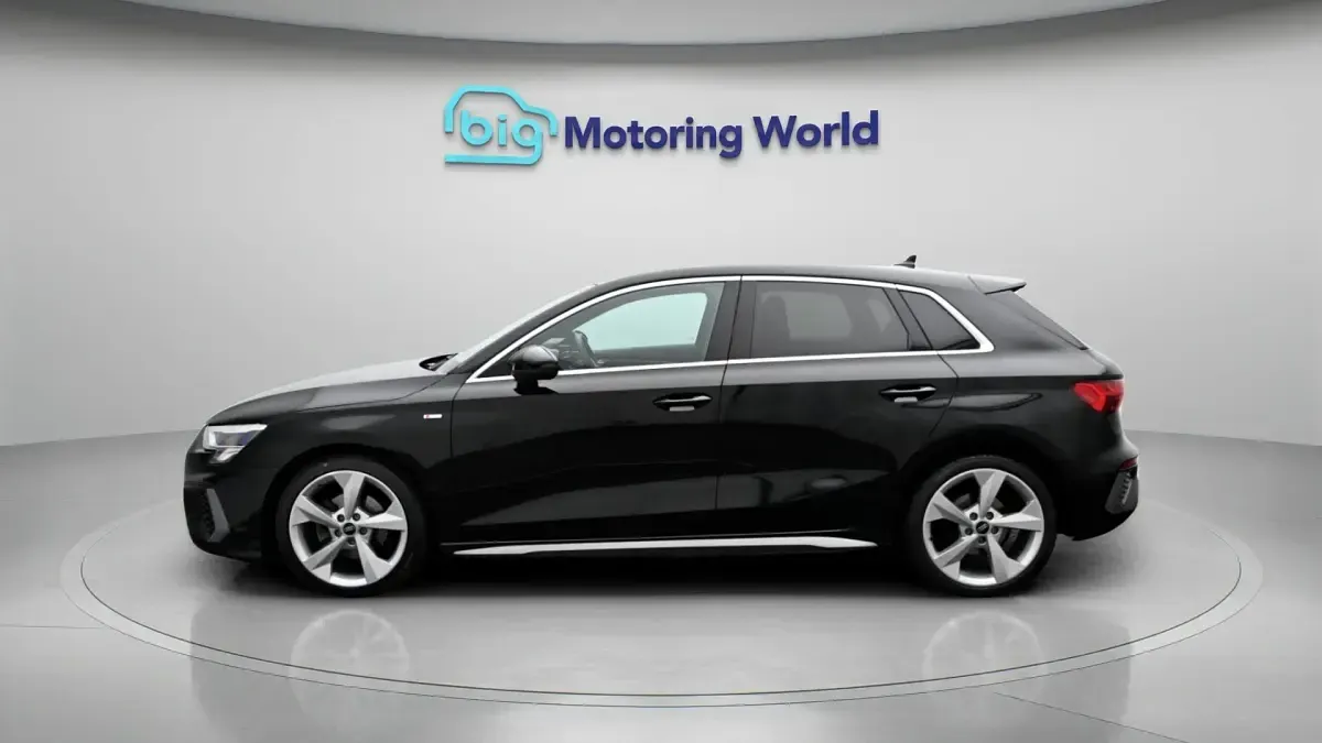 Begagnad Audi A3 S-Line 148 HK (108 kW) 2022 Svart Sedan