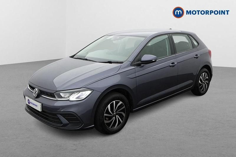 Begagnad VW Polo Life 2024 Grå Halvkombi