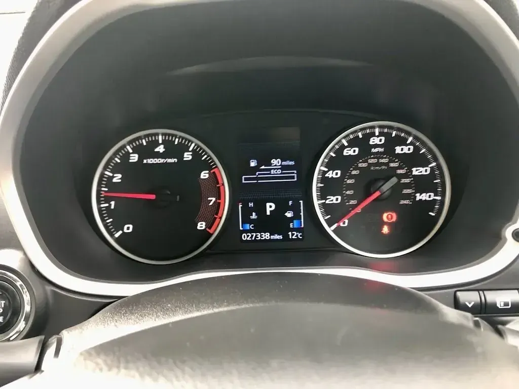 Usado Mitsubishi Eclipse 163 HP (119 kW) 2020 Cinzento SUV