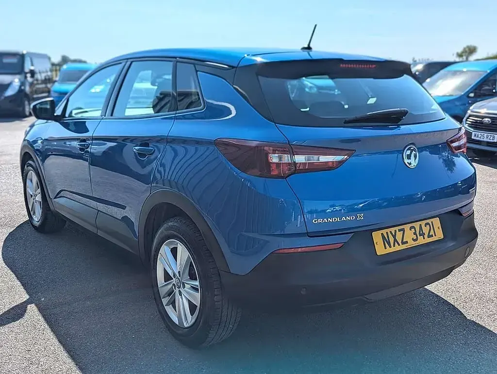 Used Vauxhall Grandland X S 130 HP (95 kW) 2019 Blue SUV