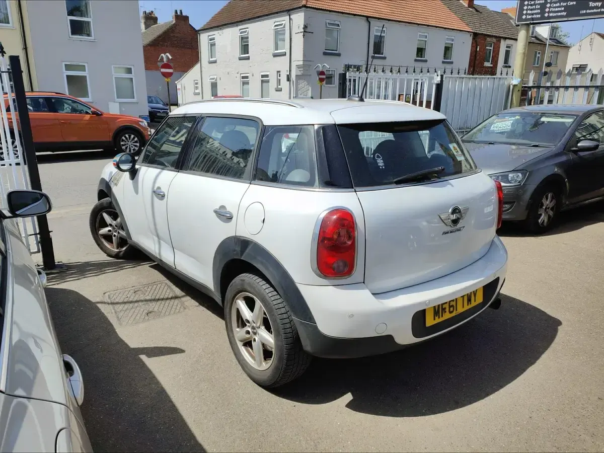 Used Mini ONE 98 HP (72 kW) 2011 White Hatchback