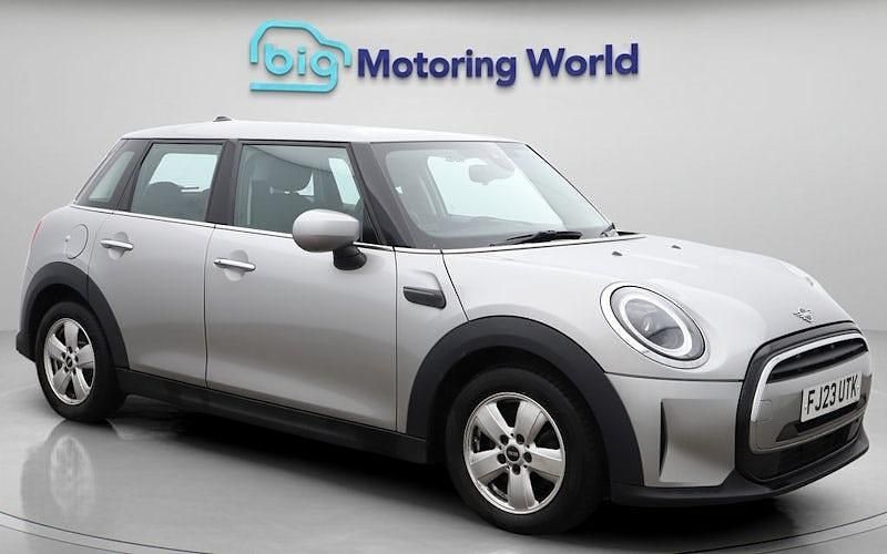 Begagnad Mini Cooper Classic 136 HK (100 kW) 2022 Silver Halvkombi