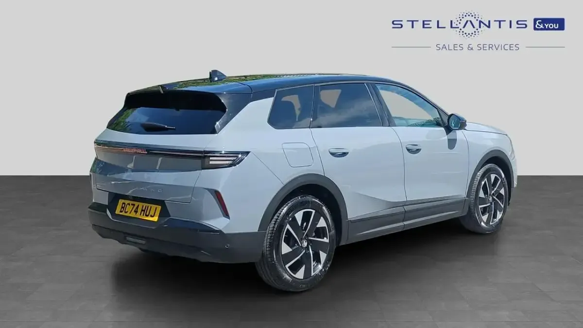 Used Vauxhall Grandland X GSe 134 HP (98 kW) 2025 Grey SUV